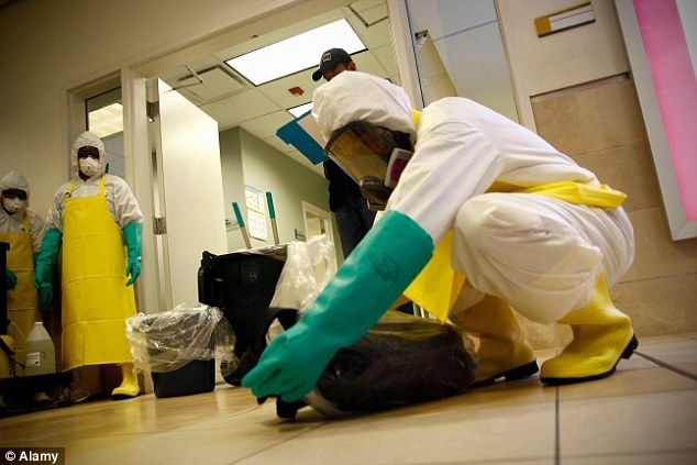 Nhiều sân bay trên thế giới đã tiến hành diễn tập đối phó với trường hợp khẩn cấp liên quan tới Ebola. Ảnh: 