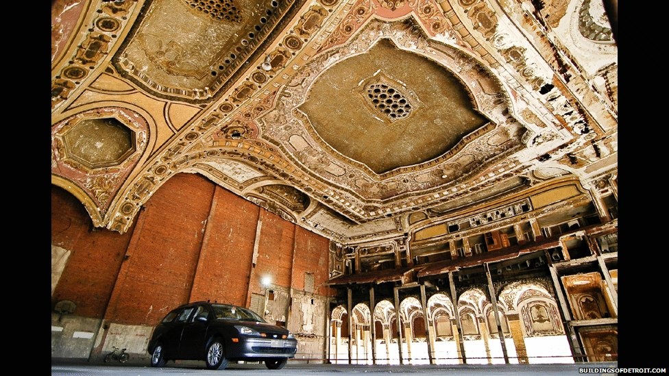 Rạp Michigan ở Detroit từng là nơi hoạt động của một hộp đêm trước khi được cải tạo thành bãi đỗ xe ba tầng có sức chứa 160 xe. Ảnh: Dailymail