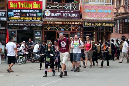 Đội quân đeo bám hoạt động ở khắp nơi. Ảnh: Sapaexpress.com