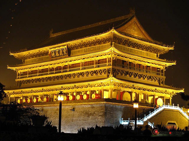 7. Tây An: Thủ phủ của tỉnh Thiểm Tây, Trung Quốc, đã có hơn 3.100 năm lịch sử và được mệnh danh là một trong 4 thủ phủ vĩ đại nhất Trung Quốc thời cổ. Trong lịch sử, đây là nơi con đường Tơ Lụa nổi tiếng bắt đầu. Tây An có rất nhiều tường thành và đền miếu được bảo tồn tốt, đó là minh chứng cho sự giàu có và quan trọng của khu vực này.