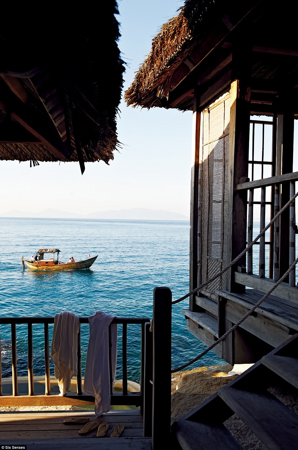 Các giám khảo cho biết họ đã tìm một phòng nghỉ có đủ ba tiêu chí “tuyệt vời, thú vị, bất ngờ” và đã khen ngợi biệt thự hướng biển số 5 của Six Senses là “nơi vô cùng lãng mạn”. 