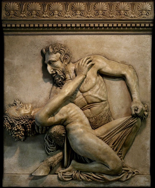 Phòng bí mật, bảo tàng Khảo cổ học quốc gia Ý (Naples): Rõ ràng đế chế La Mã khá coi trọng nghệ thuật phòng the.  Tại đây,các bức tượng của nhiều vị thần, các đèn dầu khắc hình “nóng bỏng” và bức tượng thần Pan được cất giữ trong một căn phòng bí mật, chỉ mở cửa cho các quý ông có học thức tới thăm quan. Đôi khi căn phòng này cũng mở cửa cho du khách vào thăm, tùy thuộc vào độ bảo thủ của người quản lí. Năm 2000, bộ sưu tập được đưa ra trưng bày, lần này cả phụ nữ cũng được vào xem.