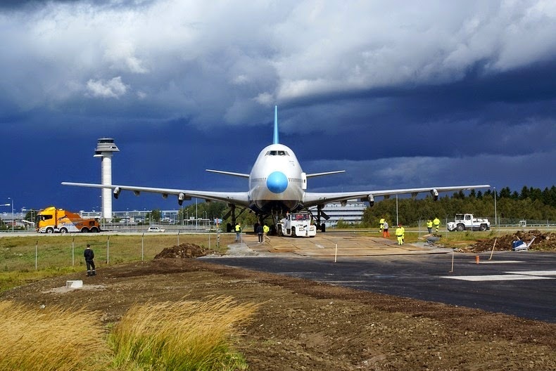 Chiếc máy bay phản lực Boing 747-200 nằm trên một đường băng bỏ hoang tại Sân bay Arlanda gần Stockholm, Thụy Điển.