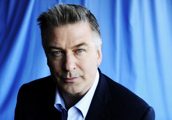 Alec Baldwin: Ngôi sao nhạc Rock đã bị buộc phải rời khỏi máy bay của hãng American Airlines vì không chịu tắt điện thoại do đang chơi dở trò Words With Friends. Trong thư gửi CNN, phát ngôn viên của Matthew Hiltzik cho biết: “Anh ấy thích WWF đến mức sẵn sàng xuống khỏi máy bay vì nó.” Chỉ một ngày sau vụ việc, lượng người dùng trò chơi này đã tăng lên 100.000 người. Nhiều người bình luận đây là “chiêu PR tuyệt vời”. Trước đó một tuần, 