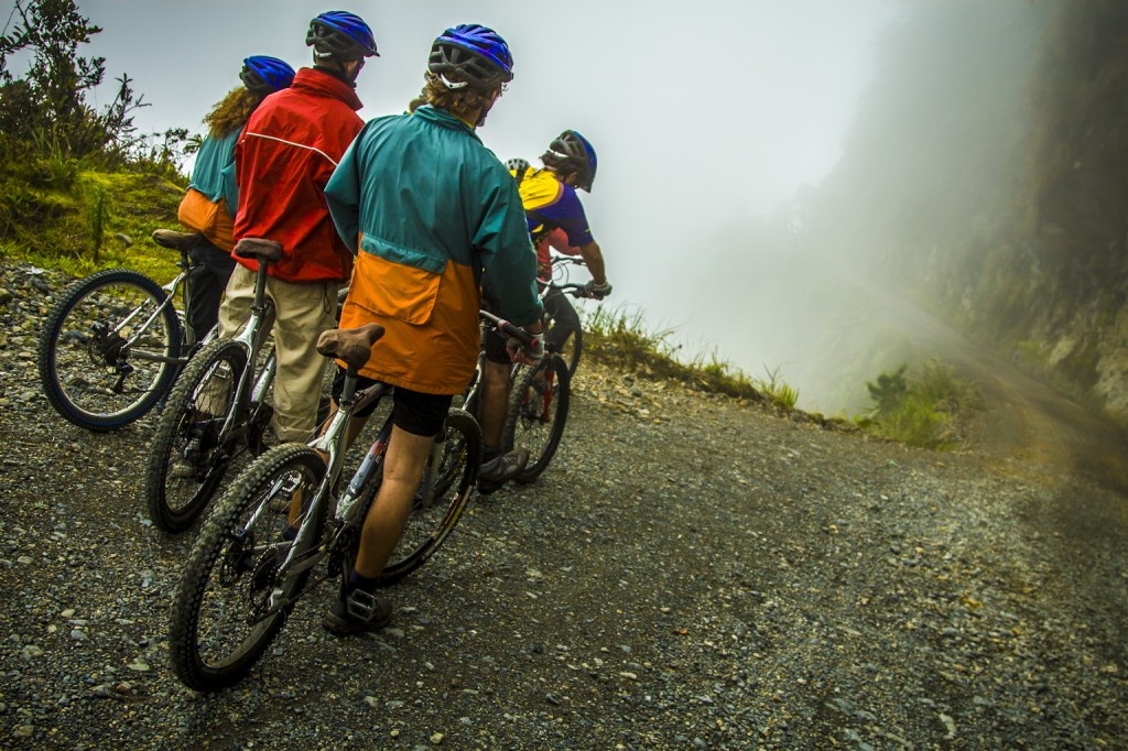 Du khách được cảnh báo nên cẩn thận khi tham gia các tour du lịch trên tuyến đường này. Ảnh: CNN