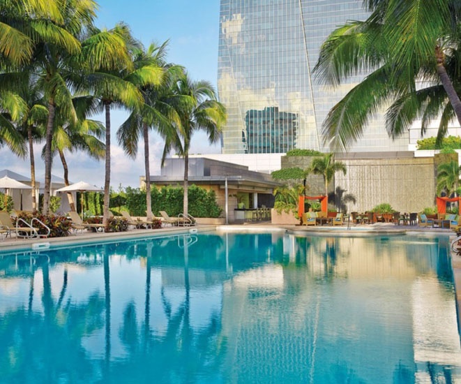 The Four Seasons là một chuỗi khách sạn 5 sao hạng sang ở Canada gồm 98 khách sạn ở các thành phố nổi tiếng Toronto, New York, Los Angeles, St. Louis, Paris. Mỗi chiếc giường ở đây đều được thiết kế rất sang trọng. Nếu bạn muốn sở hữu chúng , khách sạn sẵn sàng để lại cho bạn với giá từ1999$ - 2.999$ tùy từng kích thước