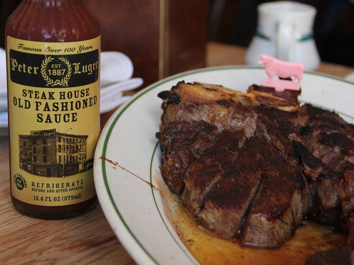 Ăn món bò nướng tuyệt hảo tại nhà hàng Peter Luger, Brooklyn, New York