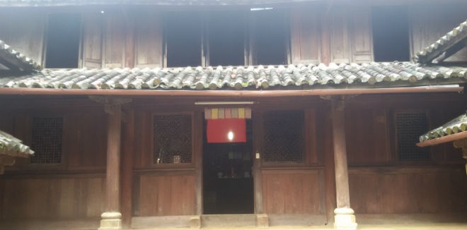 Nơi thờ cúng tổ tiên của dòng họ Vương. Ảnh: Vân Ảnh