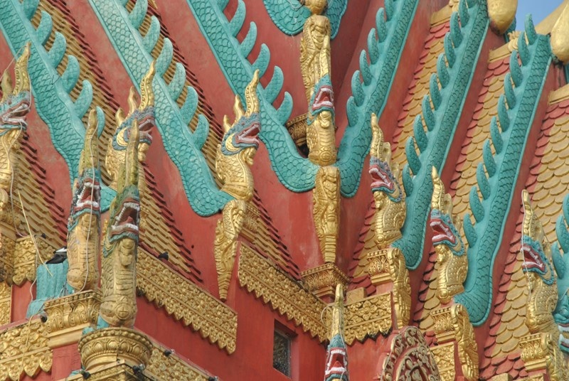 Riêng phần hoa văn trang trí, nghệ nhân Danh Sà Rinh đã mất 4 năm để hoàn tất.