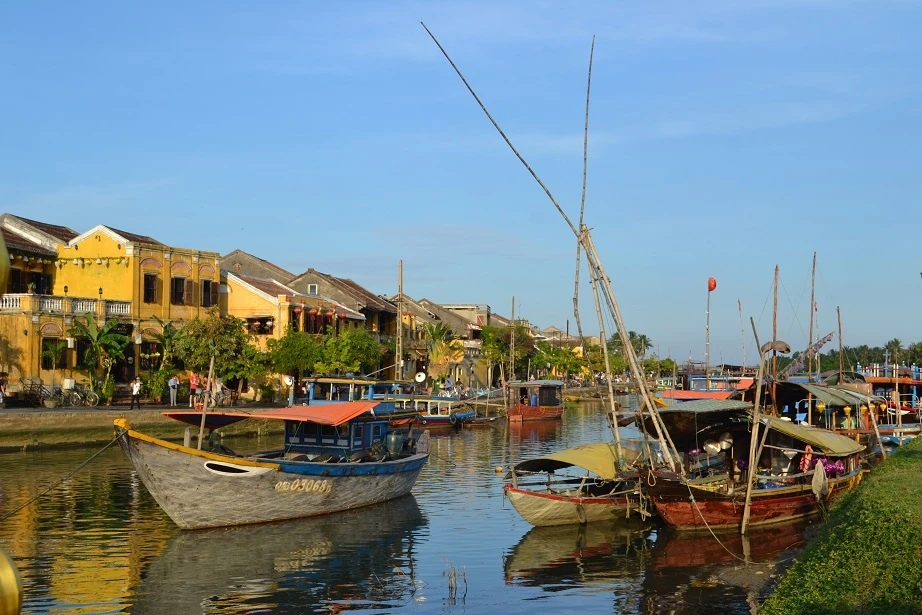 Hình: Một Hội An sầm uất nhưng rất thanh bình