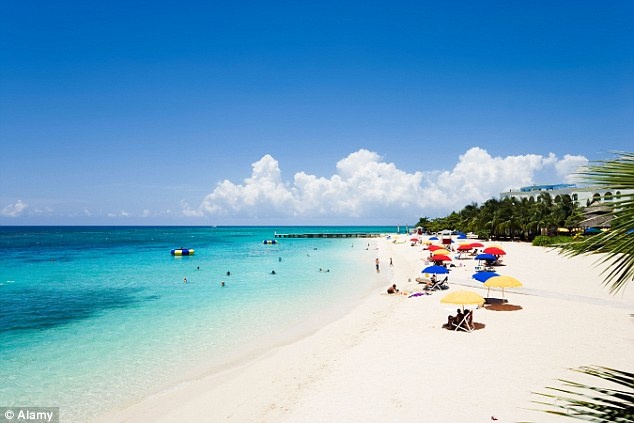 7. Jamaica: Nhiều người cho biết những địa điểm đẹp nhất của quốc đảo này đã bị biến thành “bẫy du khách”, với quá nhiều người bán hàng địa phương chèo kéo và thậm chí là đe dọa du khách. 