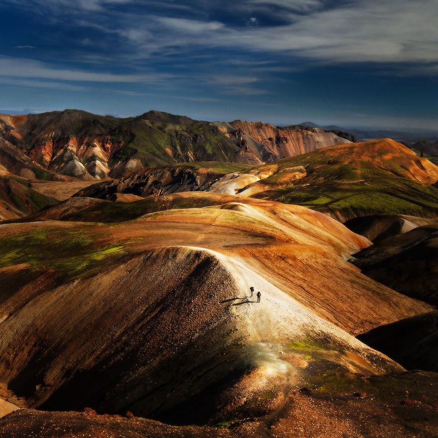 Trong khi một người chụp ảnh thì người còn lại sẽ chăm sóc con, như thế cặp đôi có thể tập trung vào cả công việc và gia đình.