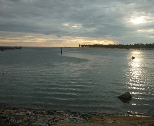 Trên cửa sông Nhật Lệ-Đồng Hới