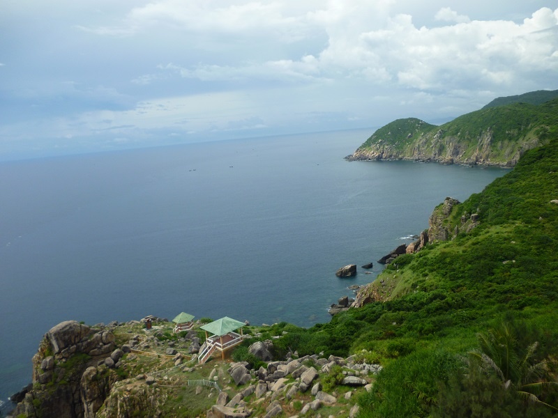  Khung cảnh từ trên ngọn hải đăng nhìn xuống