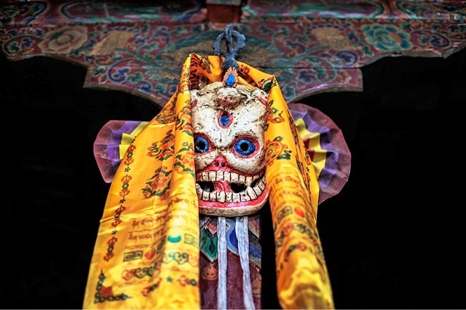 Vào thế kỷ thứ tám, các nhà sư ở tu viện Samye đã sử dụng mặt nạ này trong một điệu nhảy do sư Liên hoa sinh sáng tạo nên