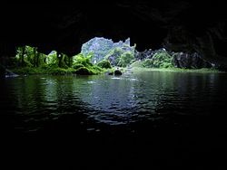 Những hang động đẹp đầy ấn tượng. Ảnh: Harmony Hiro