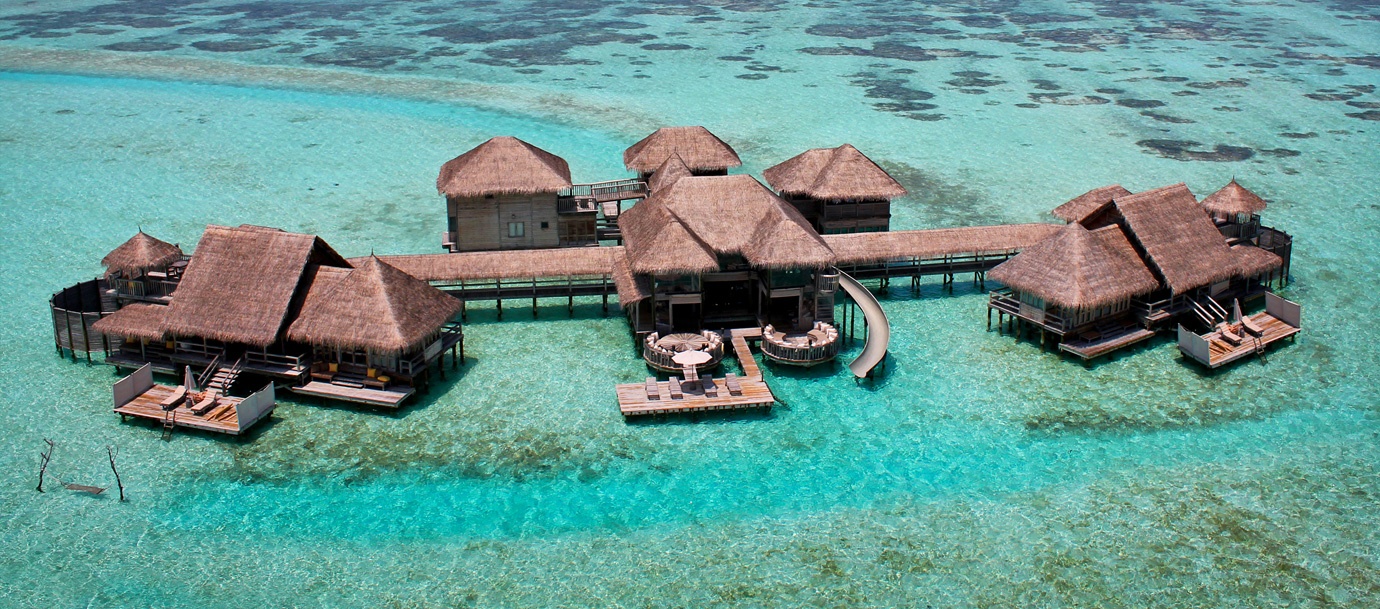 5. Gili Lankanfushi, Maldives: Nằm giữa Ấn Độ Dương, Gili Lankanfushi sẽ đưa khách đến gần với ánh nắng mặt trời và đại dương với chỗ ở sang trọng. Ngoài Wi-Fi miễn phí, nơi nghỉ này còn có hồ bơi ngoài trời hướng nhìn ra đại dương và spa thư giãn. 