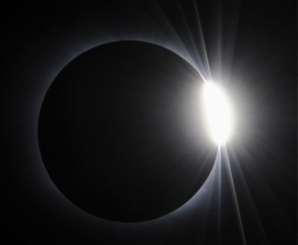 1. Ấn Độ: Khi Nhật thực xảy ra, mọi người sẽ cố gắng ở trong nhà vì tin rằng tia sáng Mặt Trời phát ra lúc đó là có hại.