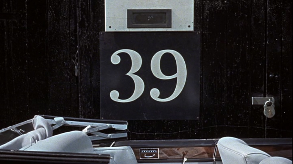 2. Afghanistan: Con số 39 được cho là liên quan tới mại dâm, do đó những ai có số điện thoại hay biển số xe đuôi 39 thường bị trêu chọc. Những người 39 tuổi thường nói rằng mình “còn 1 tuổi nữa là 40”.