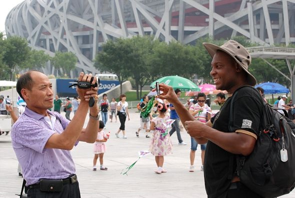 13. Đừng gọi người châu Phi là “da đen” hay “Negro”.