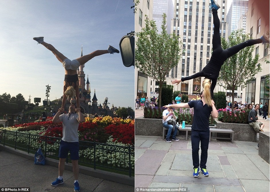 Cặp đôi trước cổng Disneyland, Paris và trước Rockefeller Centre, New York.