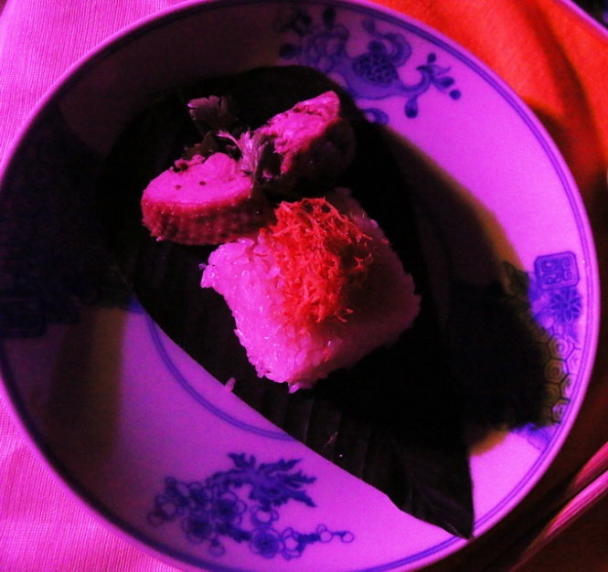 Món “Vịt lọng xôi hông” do nghệ nhân Hồ Thị Hoàng Anh tái hiện - Ảnh: Minh Tự