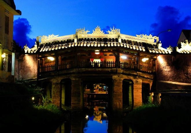 5. Top 10 thành phố lãng mạn nhất thế giới: Trang Indiantimes của Ấn Độ đã bình chọn Hội An là một trong những thành phố lãng mạn nhất thế giới, nhờ sự hòa quyện giữa nét cổ điển phương Đông, khung cảnh thanh bình và dịch vụ chuyên nghiệp.