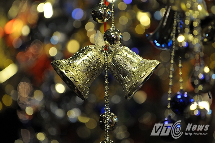 Những chiếc chuông Thánh đường được treo trong lễ Giáng Sinh mang ý nghĩa chào mừng Chúa Cứu thế xuống trần.