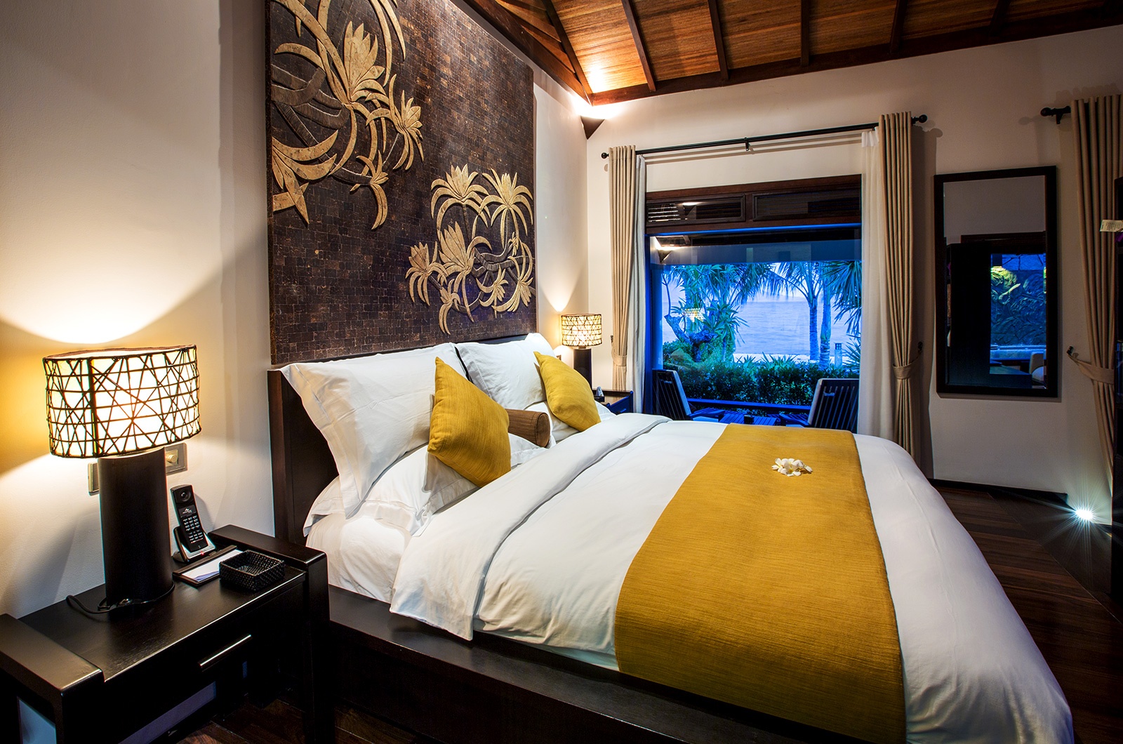 Phòng ngủ bài trí lãng mạn cho các cặp đôi tận hưởng tuần lễ ngọt ngào.