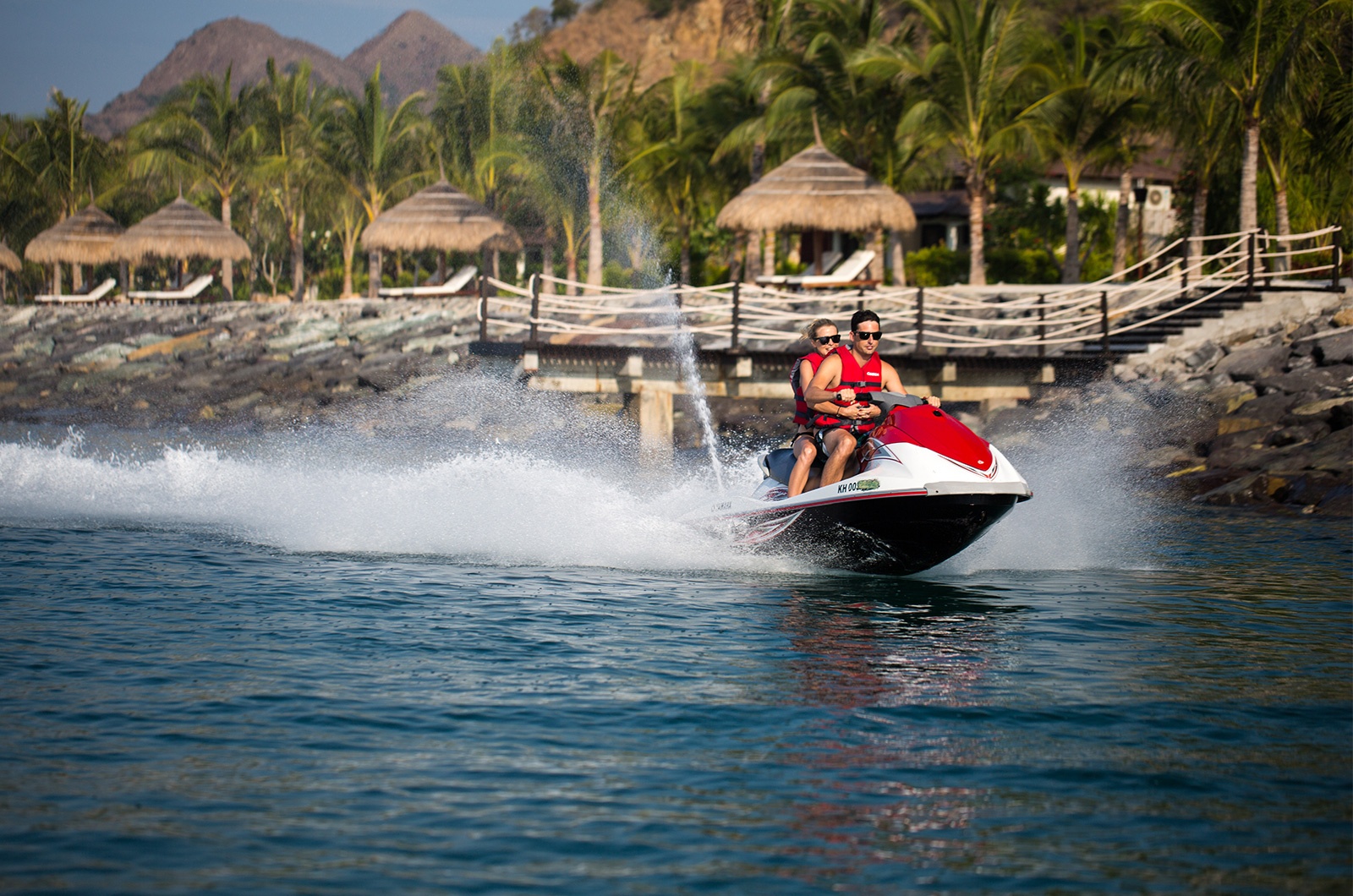 Bể bơi sang trọng và sạch đẹp