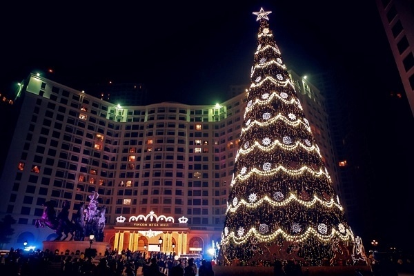 Times City năm nào cũng là địa điểm chụp ảnh Noel đẹp ở Hà Nội với trang trí lộng lẫy và độc đáo. Ảnh minh họa