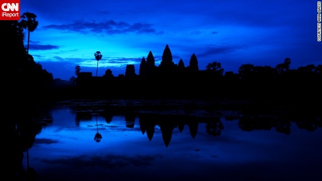 Siem Reap, Campuchia: Mỗi sáng có hàng trăm du khách đổ về Angkor Wat để ngắm cảnh Mặt Trời mọc trên những đền đài cổ xưa nơi đây.