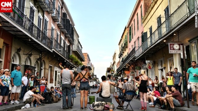 New Orleans, Louisiana: khu phố người Pháp sống động trong lễ hội nhạc Jazz thường niên ở New Orleans.