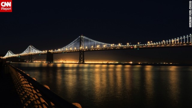 San Francisco, California: Cầu qua vịnh Francisco-Oakland dưới ánh hoàng hôn California. Paul Heller, tác giả bức ảnh, cho biết cảnh tượng đó thực sự “choáng ngợp”.