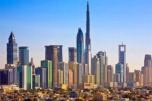 Theo bình chọn của trang du lịch trực tuyến Destinia.com, Dubai sẽ trở thành điểm du lịch hấp dẫn nhất thế giới trong năm 2015. Bên cạnh đó, một số quốc gia đang phát triển như: Namibia, Burma, Việt Nam, Papua New Guinea cũng hứa hẹn là những điểm đến đáng nhớ.