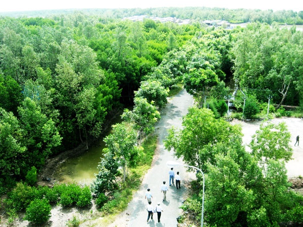 Du khách đến thăm miền đất xinh đẹp này.