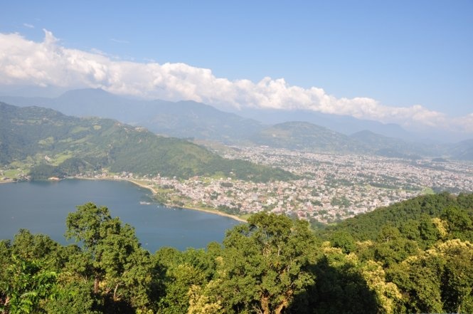 Pokhara nhìn từ chùa Thế Giới Hòa Bình - Ảnh: wordpress