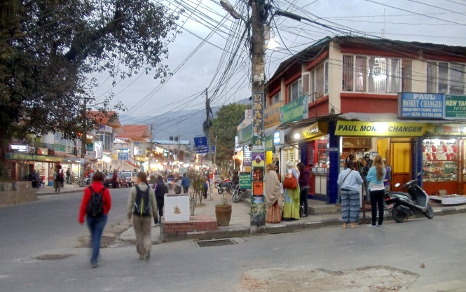Phố du lịch Main Drag ở Lakeside - Ảnh: travel