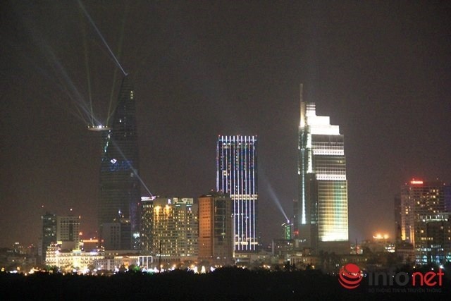 Trình diễn pháo hoa kết hợp ánh sáng ở tòa nhà cao nhất TP.HCM, Việt Nam