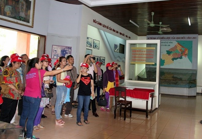 Phòng bảo tàng trưng bày những hiện vật liên quan đến địa đạo Vịnh Mốc.