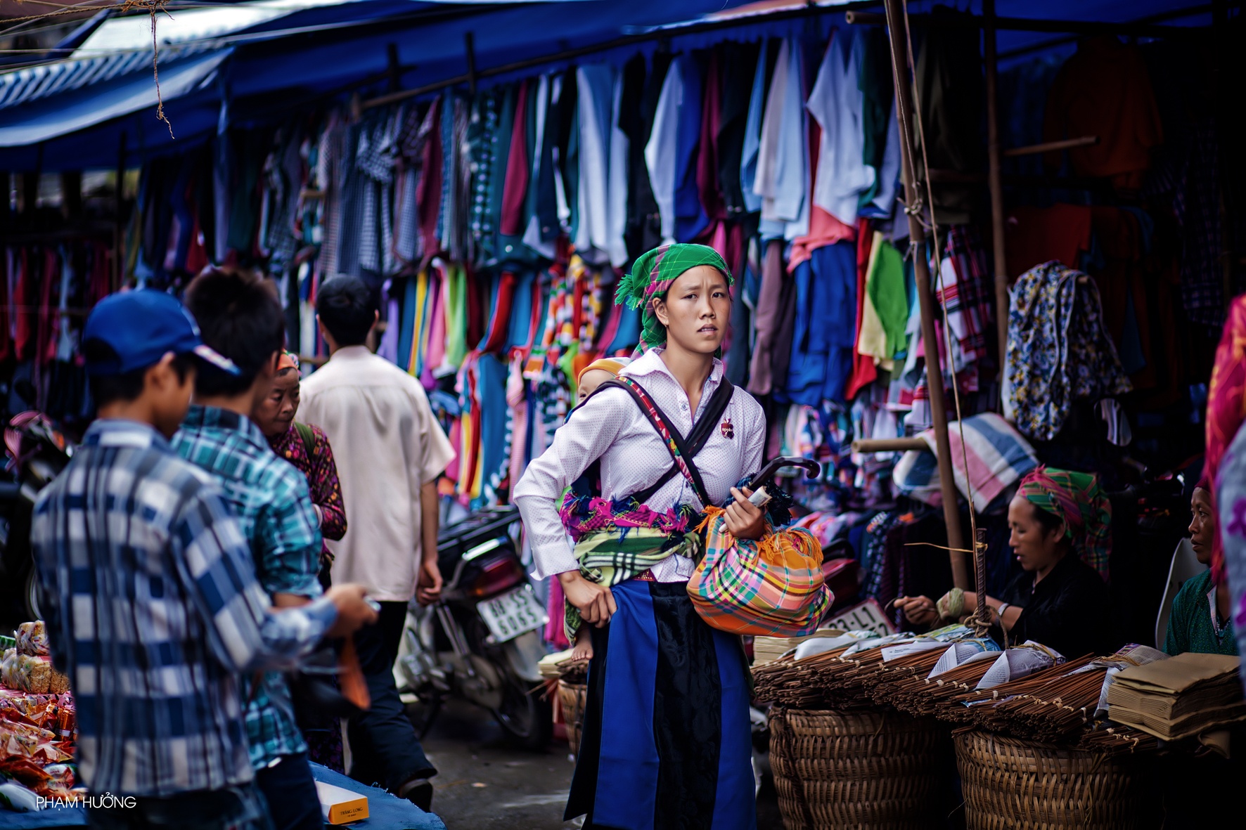 Những phiên chợ vùng cao là nét văn hóa độc đáo và đặc sắc.
