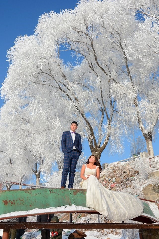 Nhiều cặp đôi cũng đã tới đây để chụp ảnh cưới.