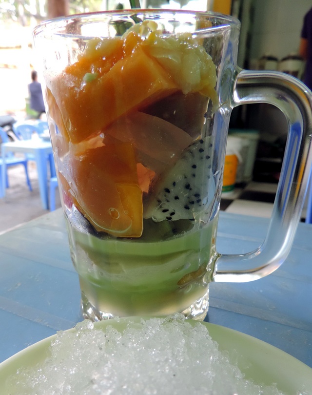 Chè trái cây ăn mùa nào cũng hợp.