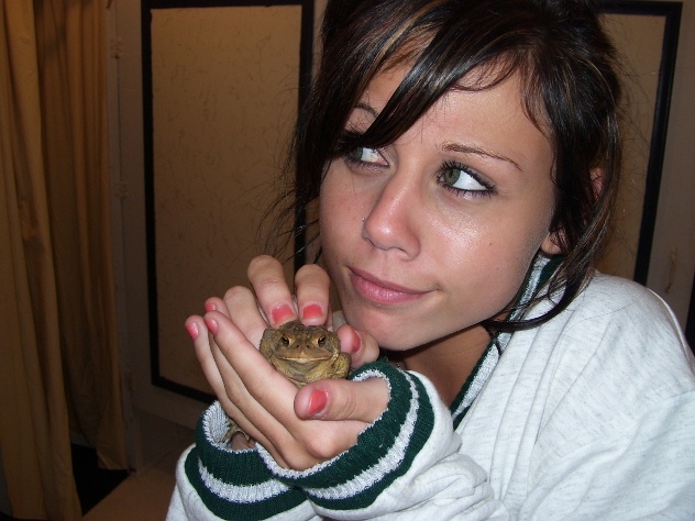 Brittanee Drexel: Năm 2009, cô gái 17 tuổi Brittanee Drexel bảo với mẹ sẽ đi nghỉ xuân cách nhà tại Rochester, New York khoảng 32 km. Thay vào đó, cô lại tới bãi biển Myrtle, South Carolina với bạn trai và bạn bè. Trong khi ở đó, cô tới khách sạn Blue Water thăm một người bạn. Drexel ở đó khoảng 10 phút và ra khỏi khách sạn lúc 9h00 tối. Sau đó cô biến mất mãi mãi, máy quay an ninh có ghi lại hình ảnh cô vào và ra khỏi khách sạn, nhưng không còn manh mối nào khác. Hôm sau, tín hiệu điện thoại của cô biến mất. Nơi cuối cùng tín hiệu xuất hiện là một khu đầm lầy, khiến mọi người lo ngại cho tính mạng của Drexel. Khu vực đó được lùng sục kỹ lưỡng, nhưng không ai phát hiện ra được điều gì. Cảnh sát đã thẩm vấn người bạn Drexel tới thăm ở khách sạn Blue Water, người đã trở về  Rochester vào 2h sáng hôm đó, đồng thời khám xét phòng của một người bị tình nghi tại khách sạn khác nhưng không thu được bằng chứng gì.