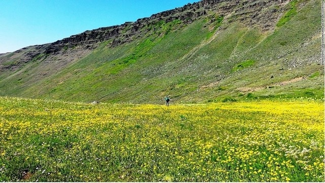 Đường mòn sa mạc Oregon (Mỹ) kéo dài 1.287km. Nơi đây là địa điểm hấp dẫn cho ai thích khám phá và có đủ sự dũng cảm bởi xung quanh con đường này gần như không một bóng người.