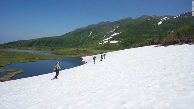 Đường mòn Hokkaido Nature Trail (Nhật Bản) là địa điểm tuyệt vời để khám phá sông băng, rừng và núi lửa của Hokkaido. Con đường này kéo dài 4.585km. Thời gian để bạn khám phá hết cung đường này là chừng 7 tháng và sẽ càng tuyệt vời hơn nếu bạn tới đây vào mùa đông.