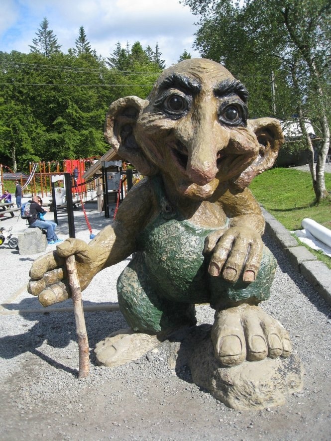 Một nhân vật thần thoại ở Trollstigen - Ảnh: alheuredesreves