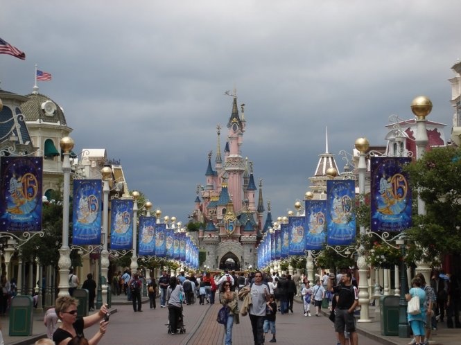 Công viên Disney ở Mỹ luôn tấp nập du khách- Ảnh: panoramio
