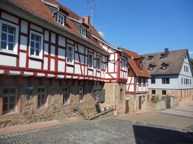 Những ngôi nhà thời Trung cổ tạo cảm hứng cho các câu chuyện cổ tích của anh em nhà Grimm - Ảnh: wordpress