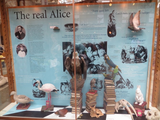 Cuộc phiêu lưu của Alice vào xứ sở thần tiên tại bảo tàng - Ảnh: weekendnotes